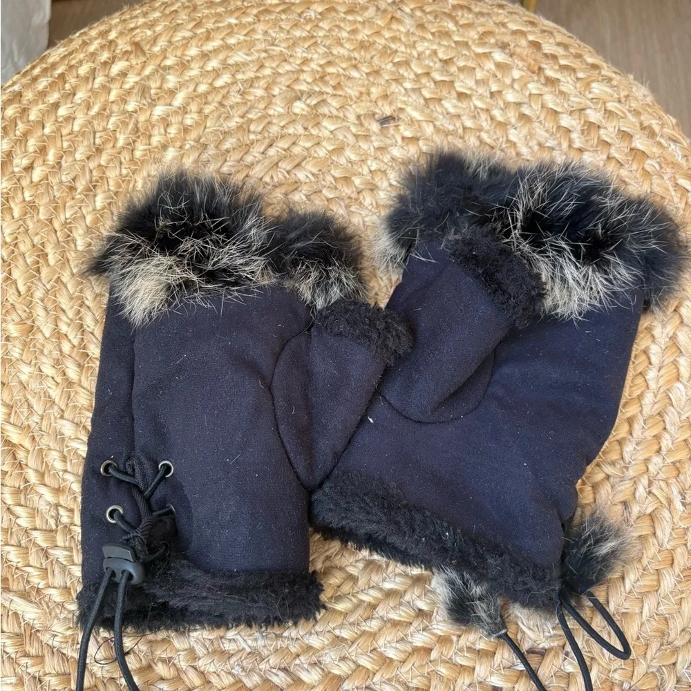 UGG Black Mittens with Faux-Fur Cuff
